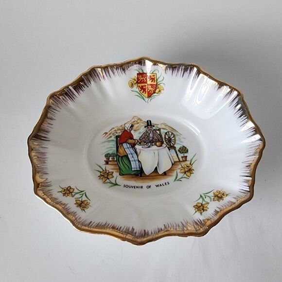 Vtg. Wales Souvenir 5" Trinket Dish Bone China Gold Trim Liverpool Road Pottery - Picture 1 of 10